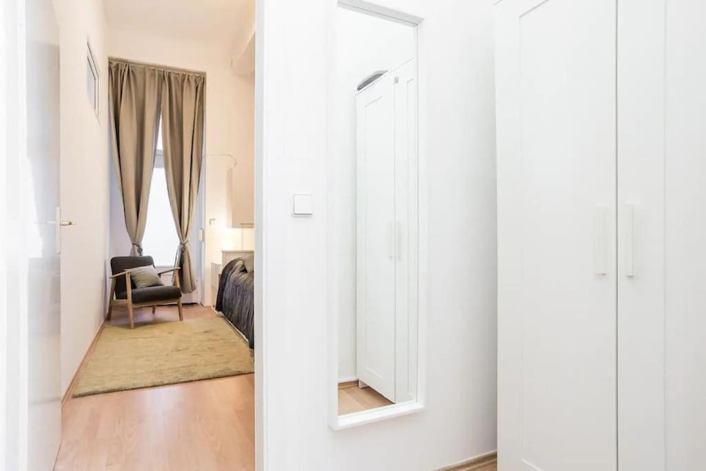Newly Furnished Apartment For Up To 6 People Berlin Bagian luar foto